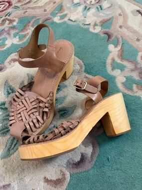 BAND OF THE FREE MAGNOLIA LEATHER PLATFORM HEELS GENUINE LEATHER NEVER WORN
